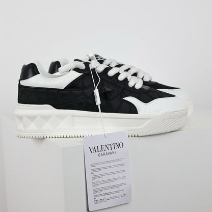 Valentino One Stud XL Black/White