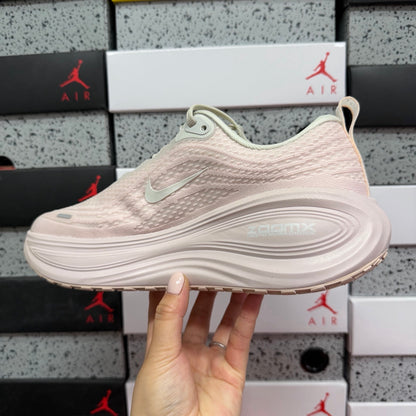 Vomero Plus Light Bone