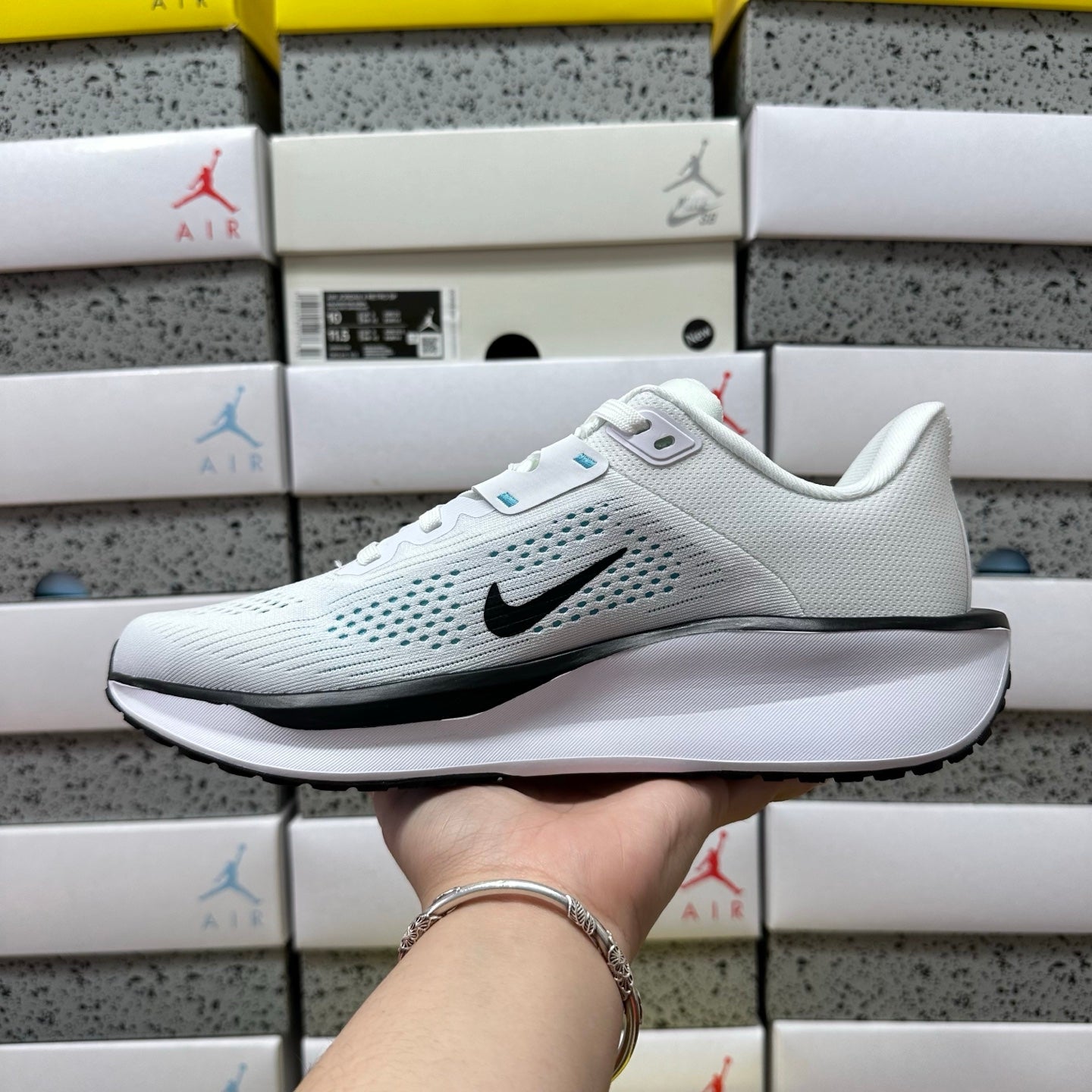 Quest 6 White Dusty Cactus Black
