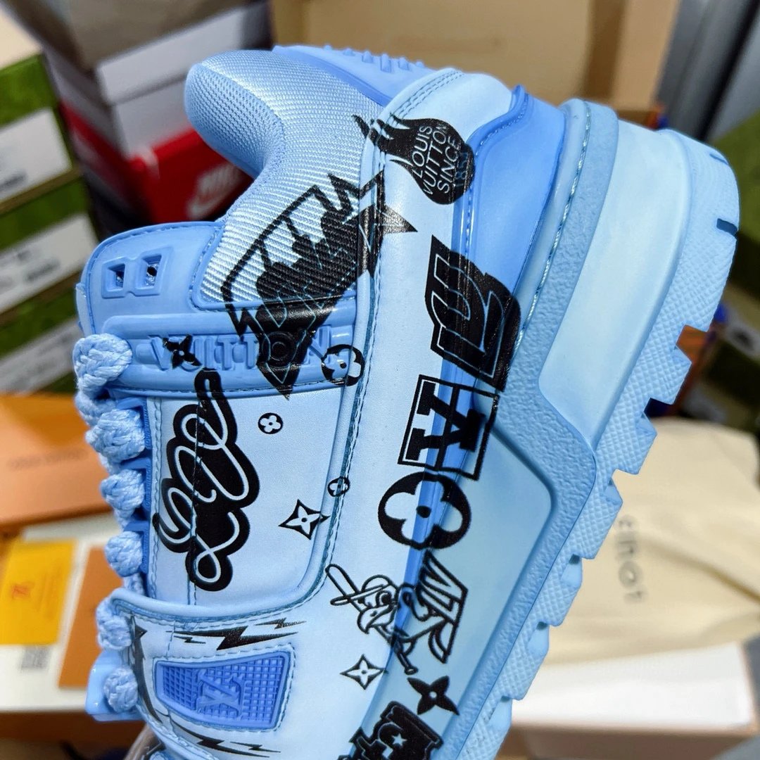 Trainer Blue