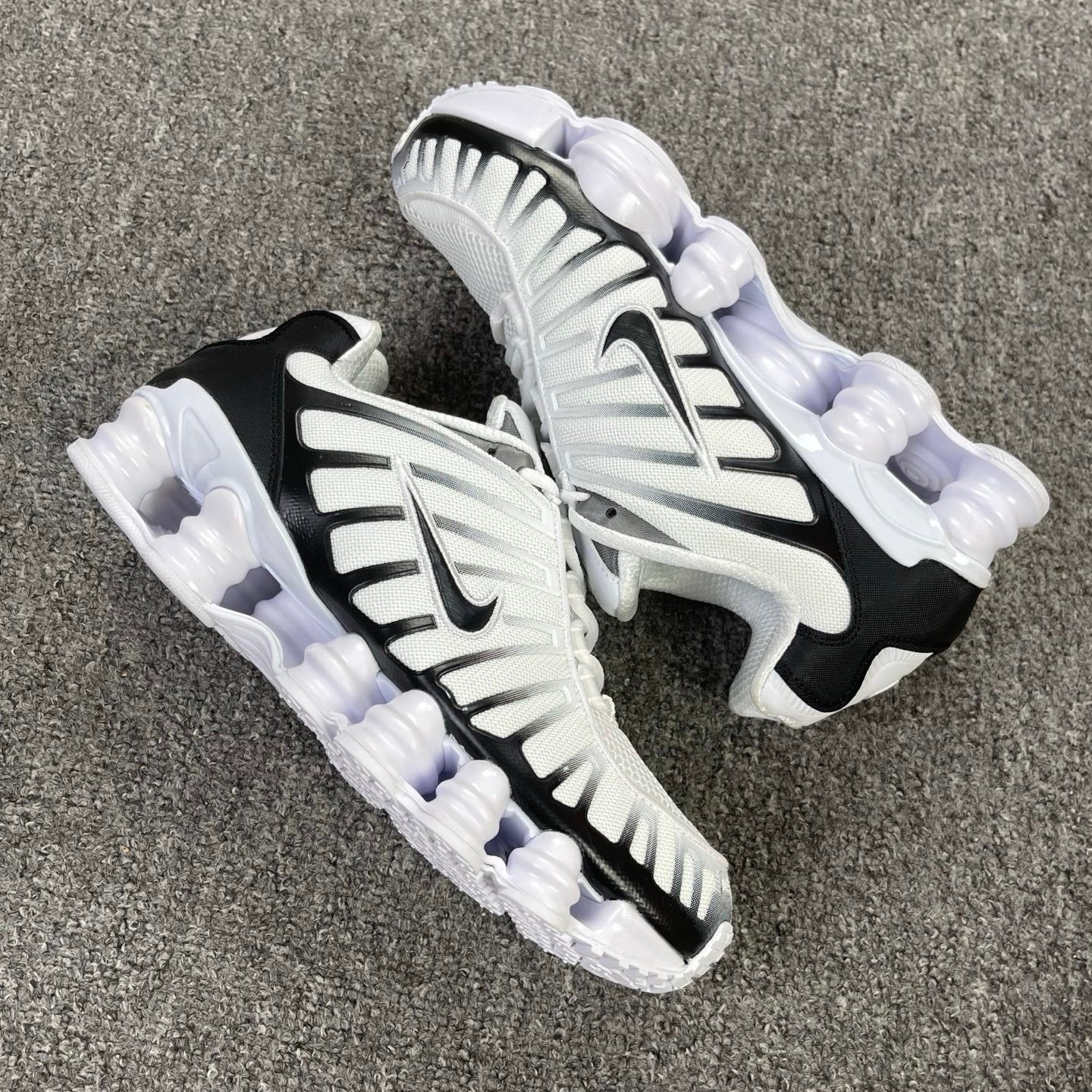 Aware Shox TL Black/White