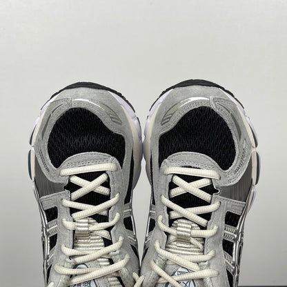 Kayano 14 Black / Silver / Cream