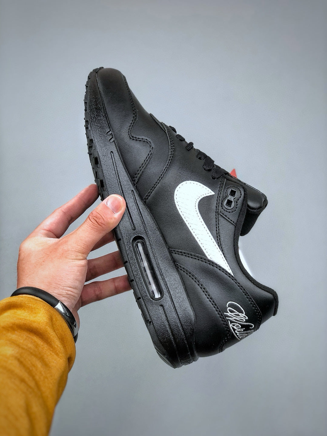 Air Max 1 Supreme Black White