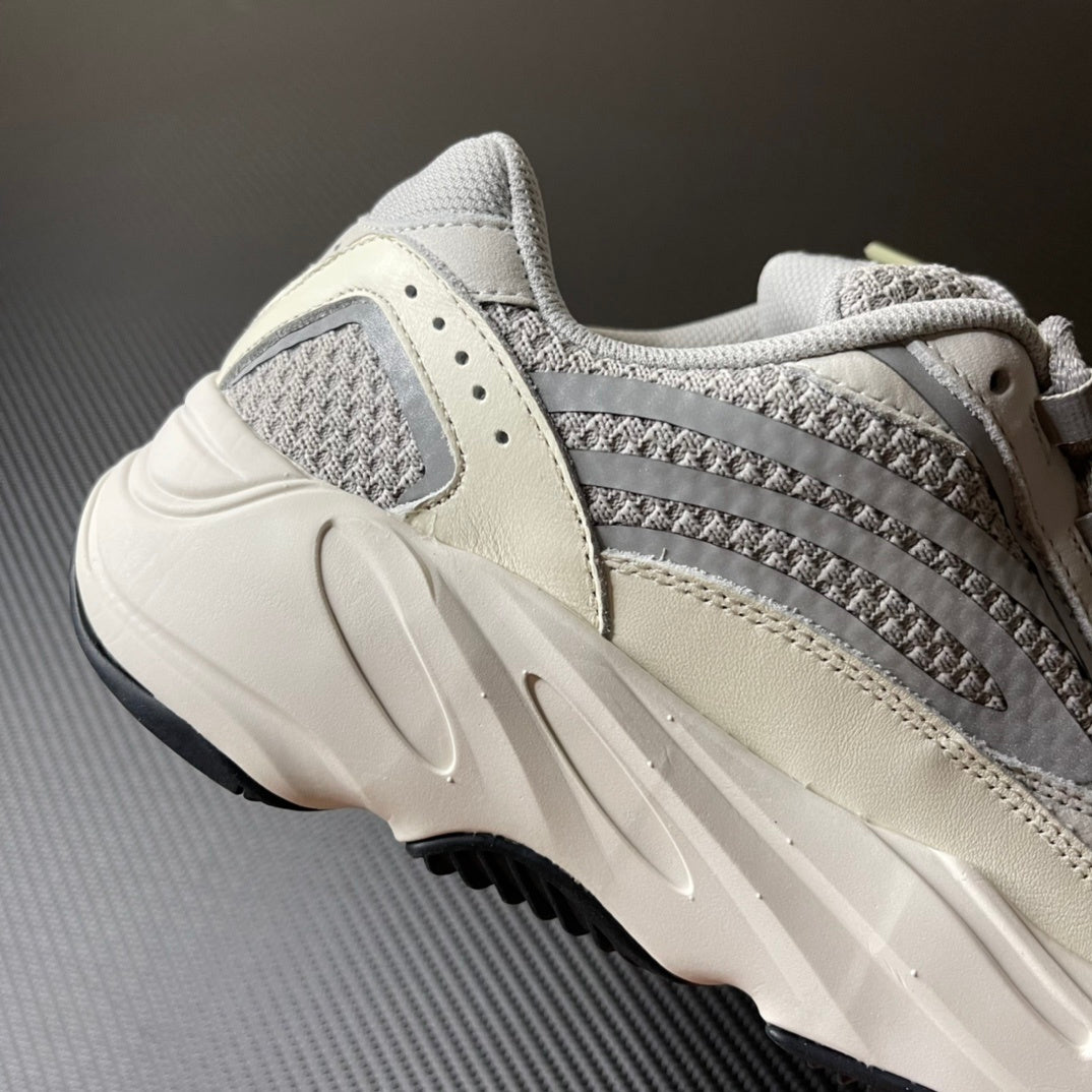 700 V2 Static