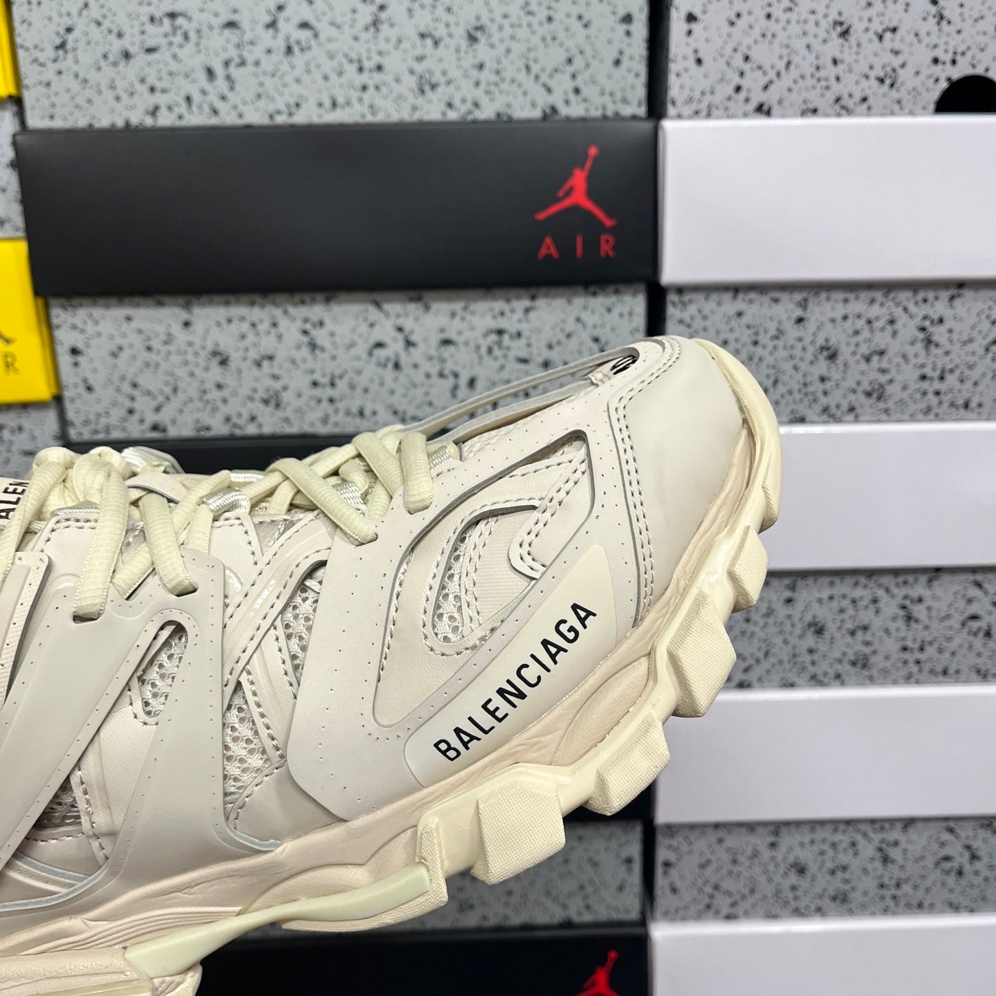 BLG Track Beige Speckled