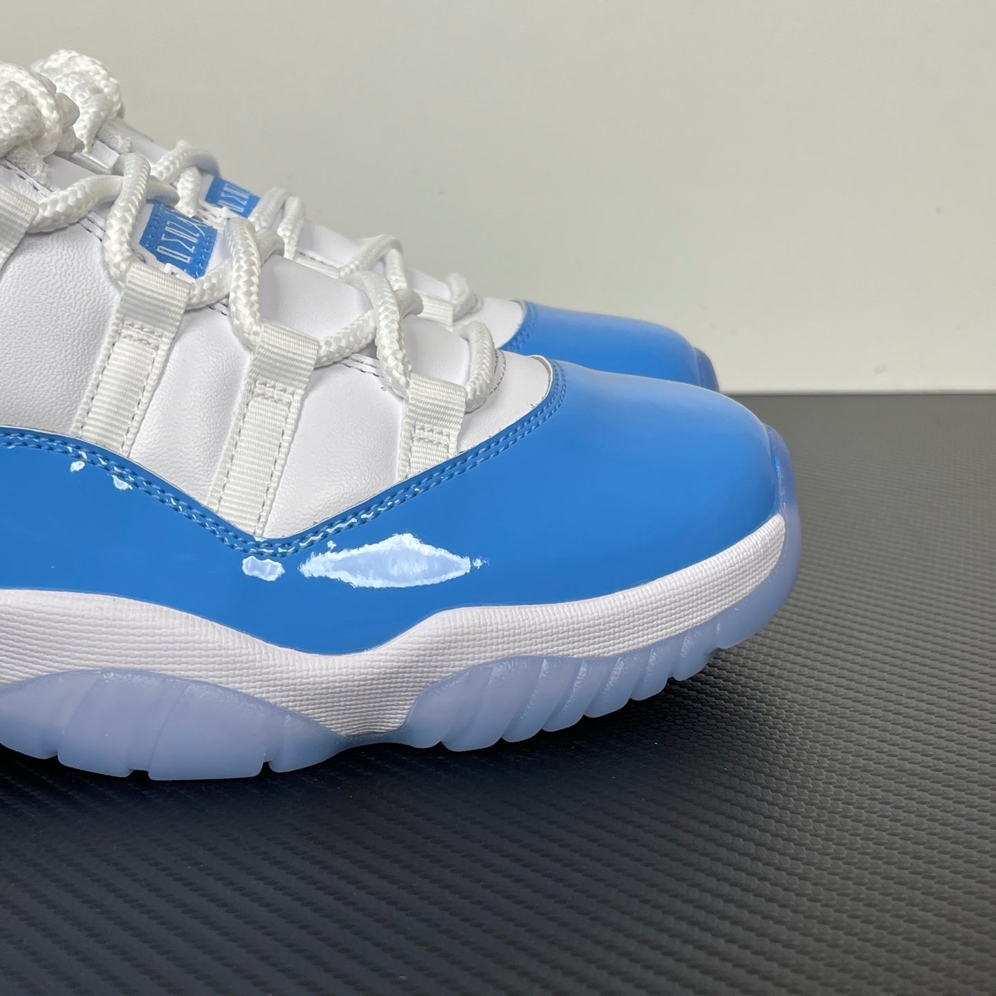 AJ11 Low UNC
