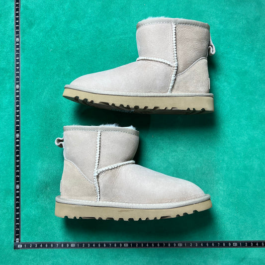 UGG
