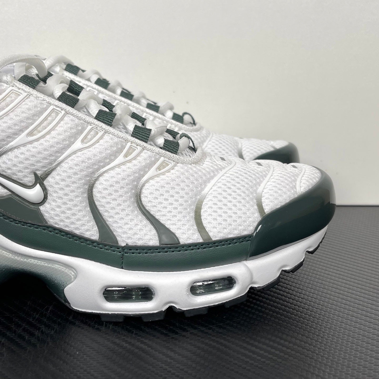 TN White Vintage Green