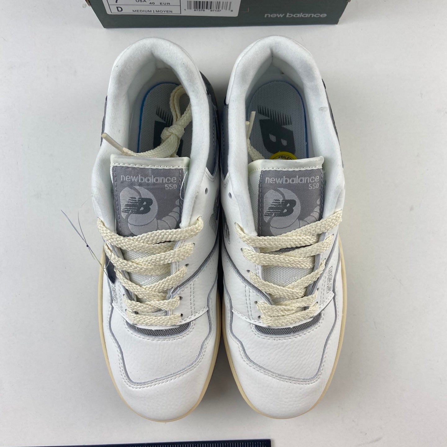 550 Vintage Grey and White