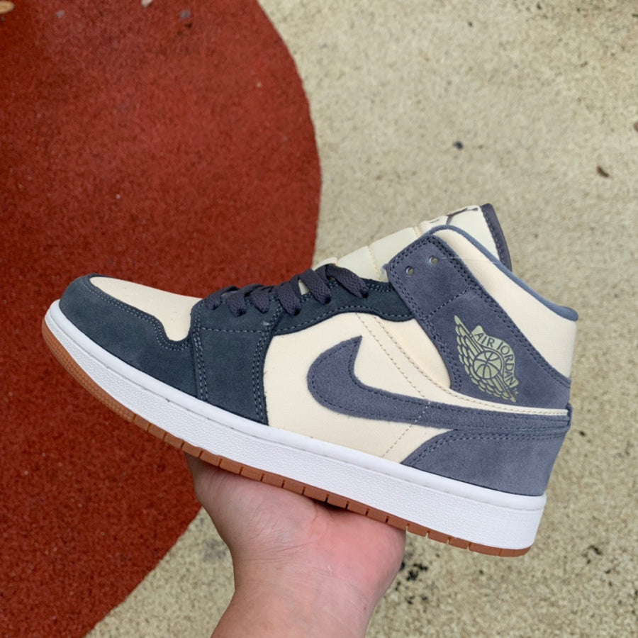 AJ1 MID Coconut Milk