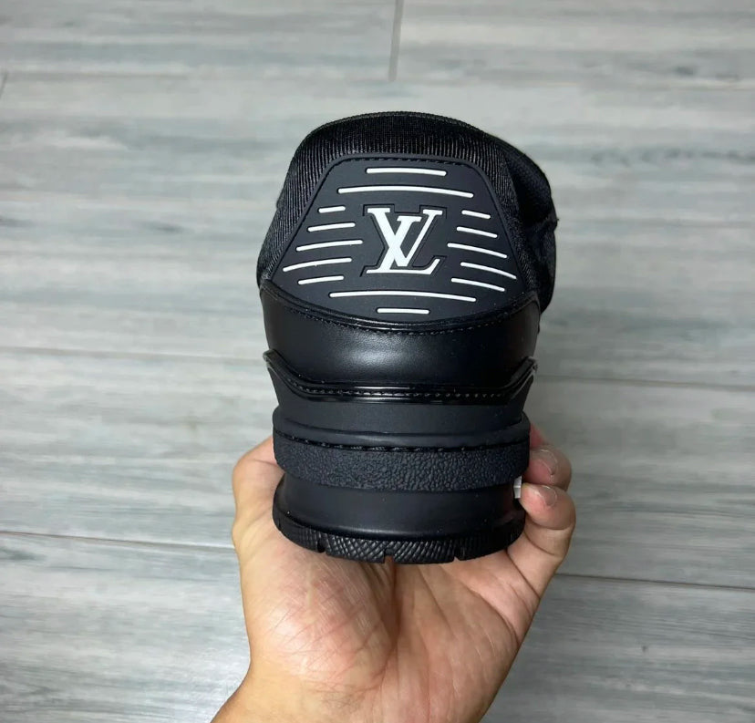 Trainer Black
