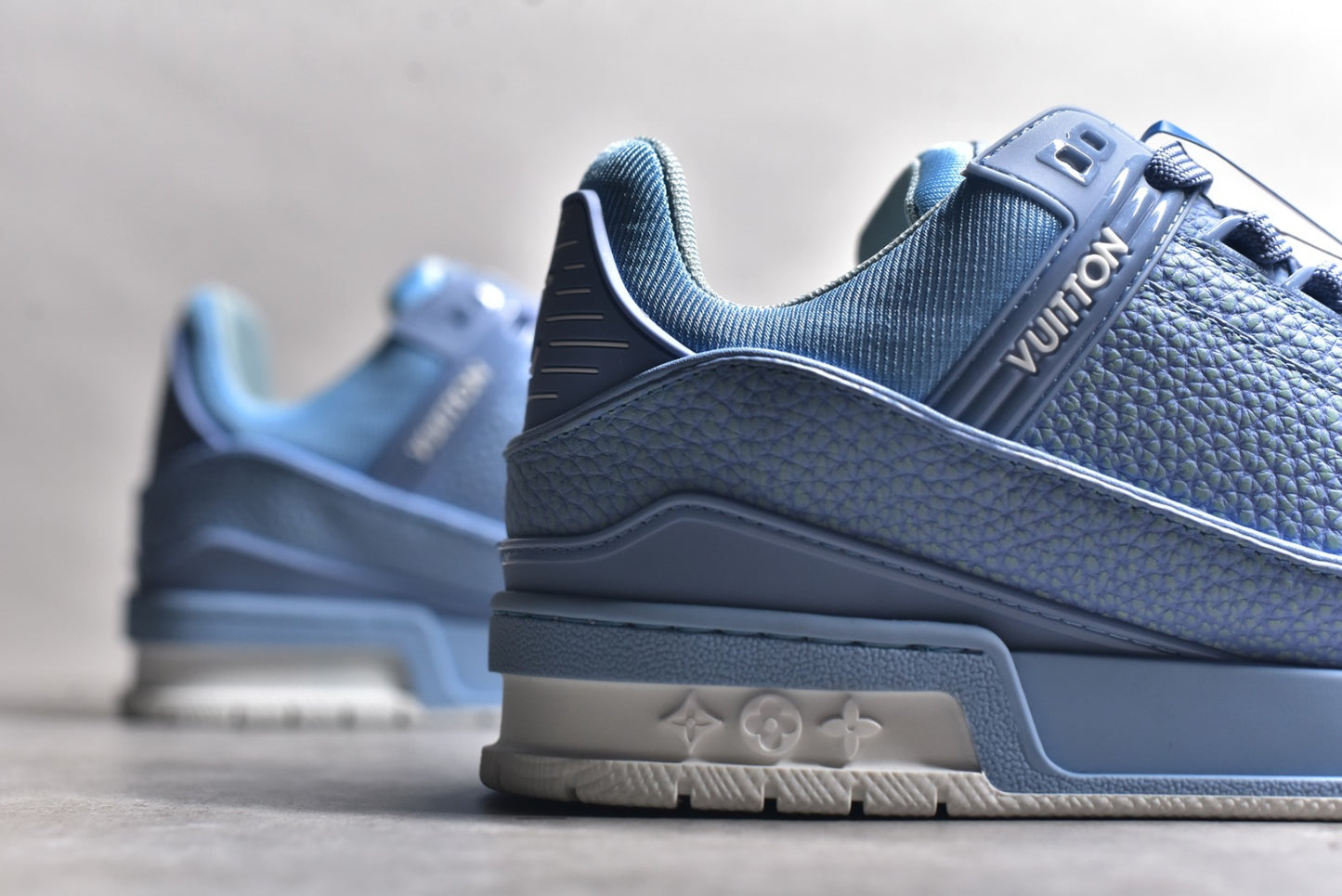 Trainer Light Blue