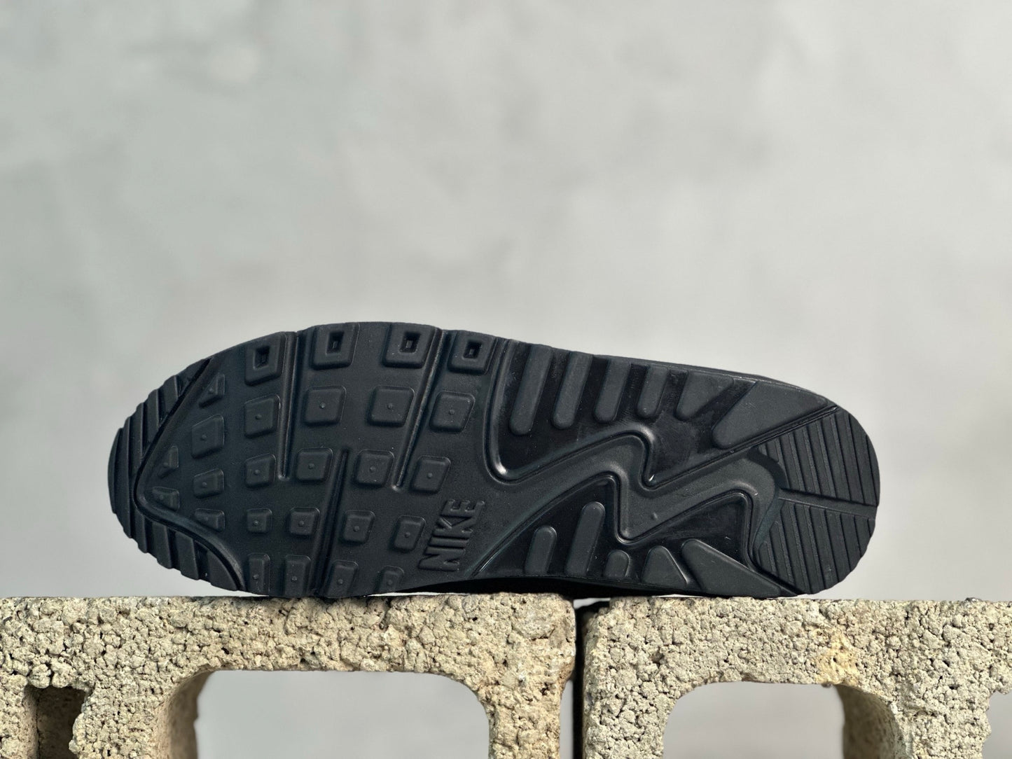 90 Triple Black