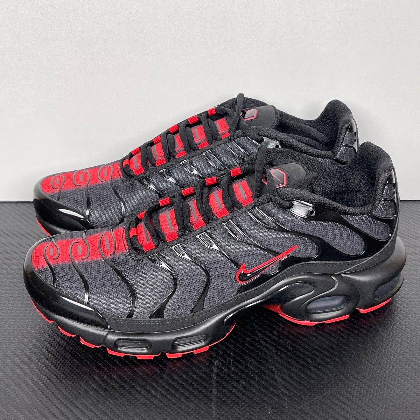 TN Black Red