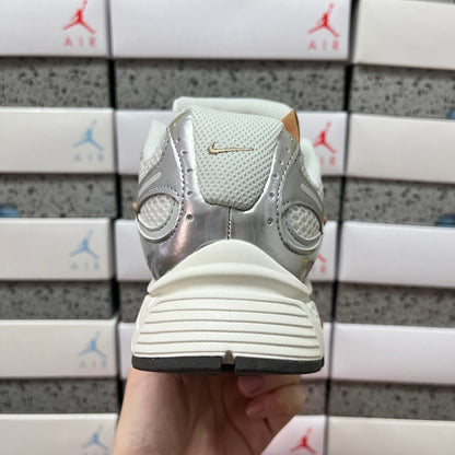 V5 RNR White/Medium