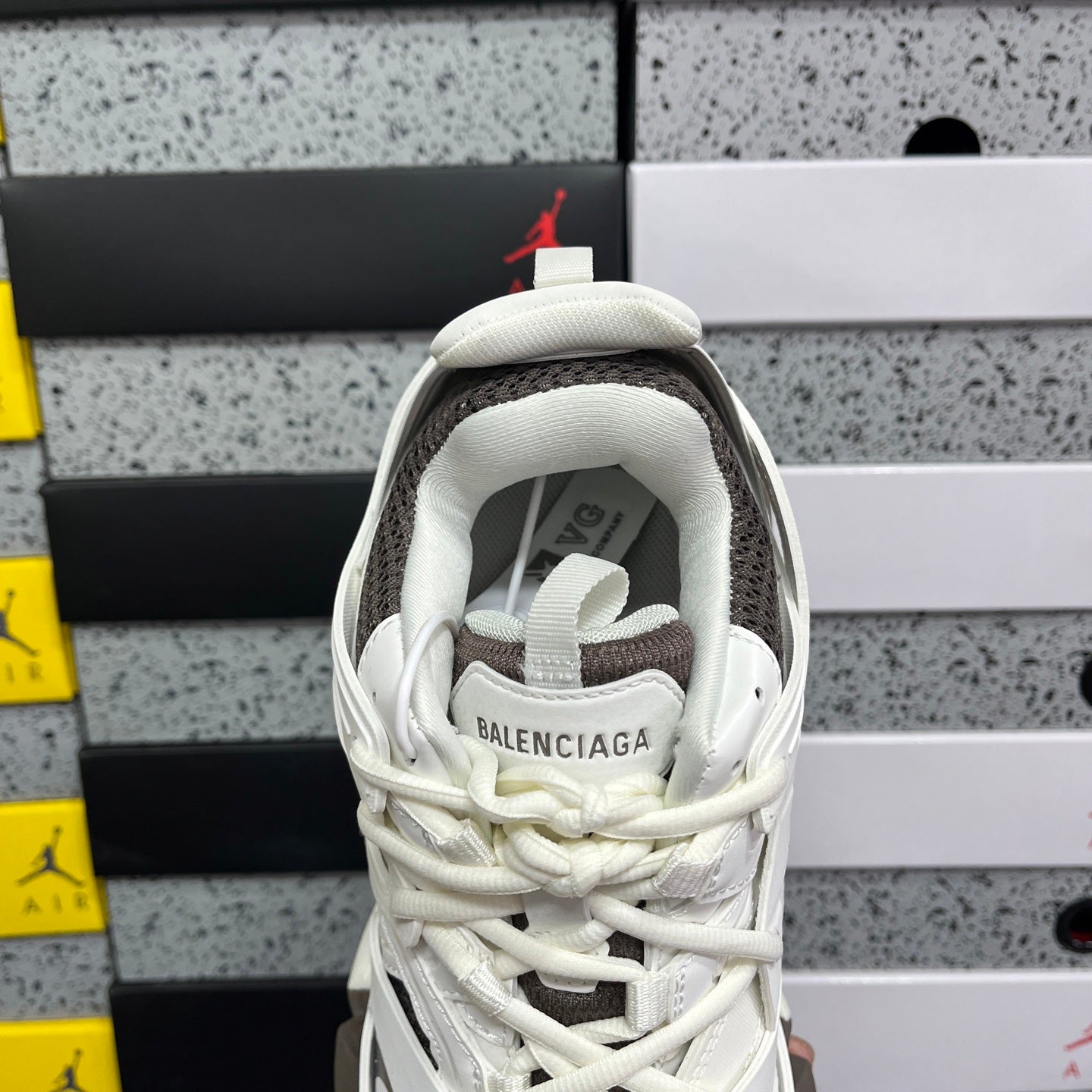 BLG Track White & Brown