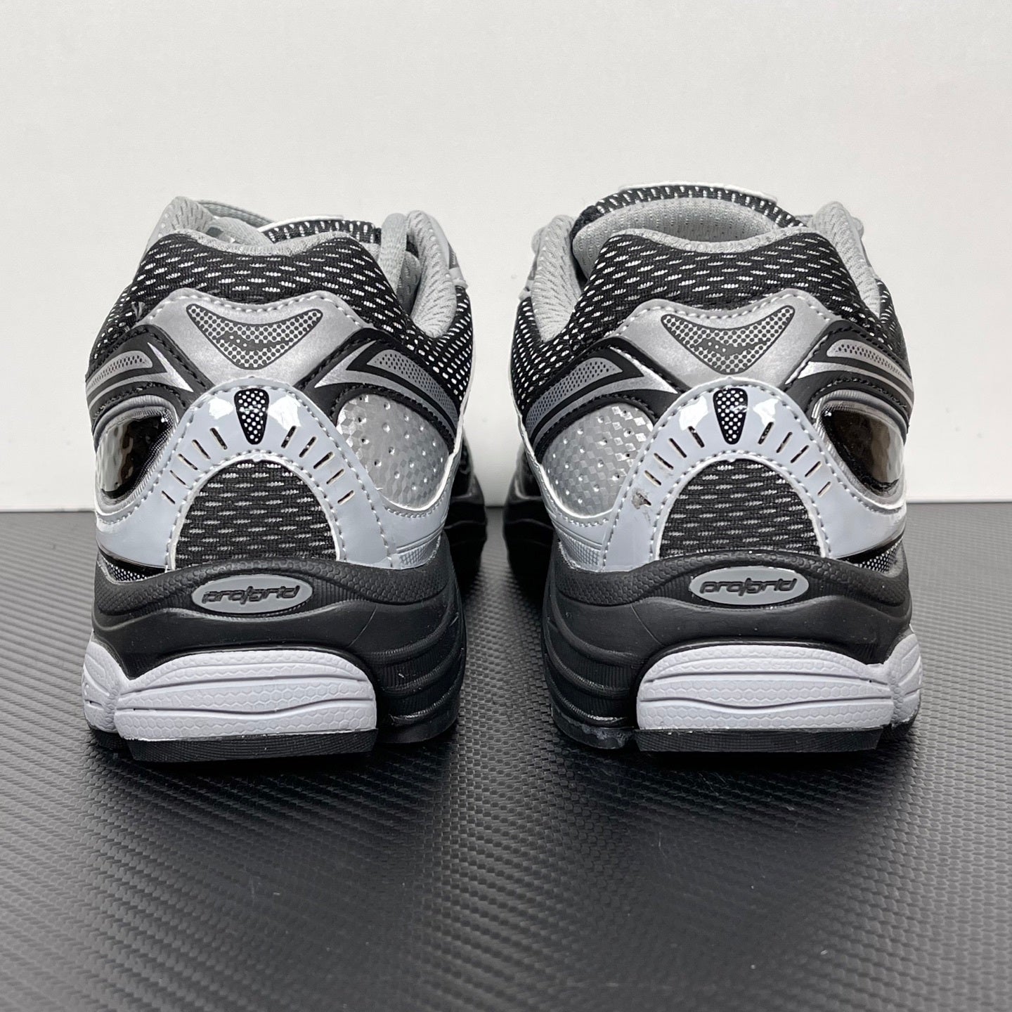 Sau Black and Silver