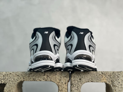 2000 White and Black