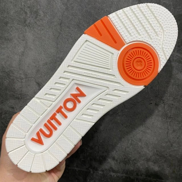Trainer Kusama White