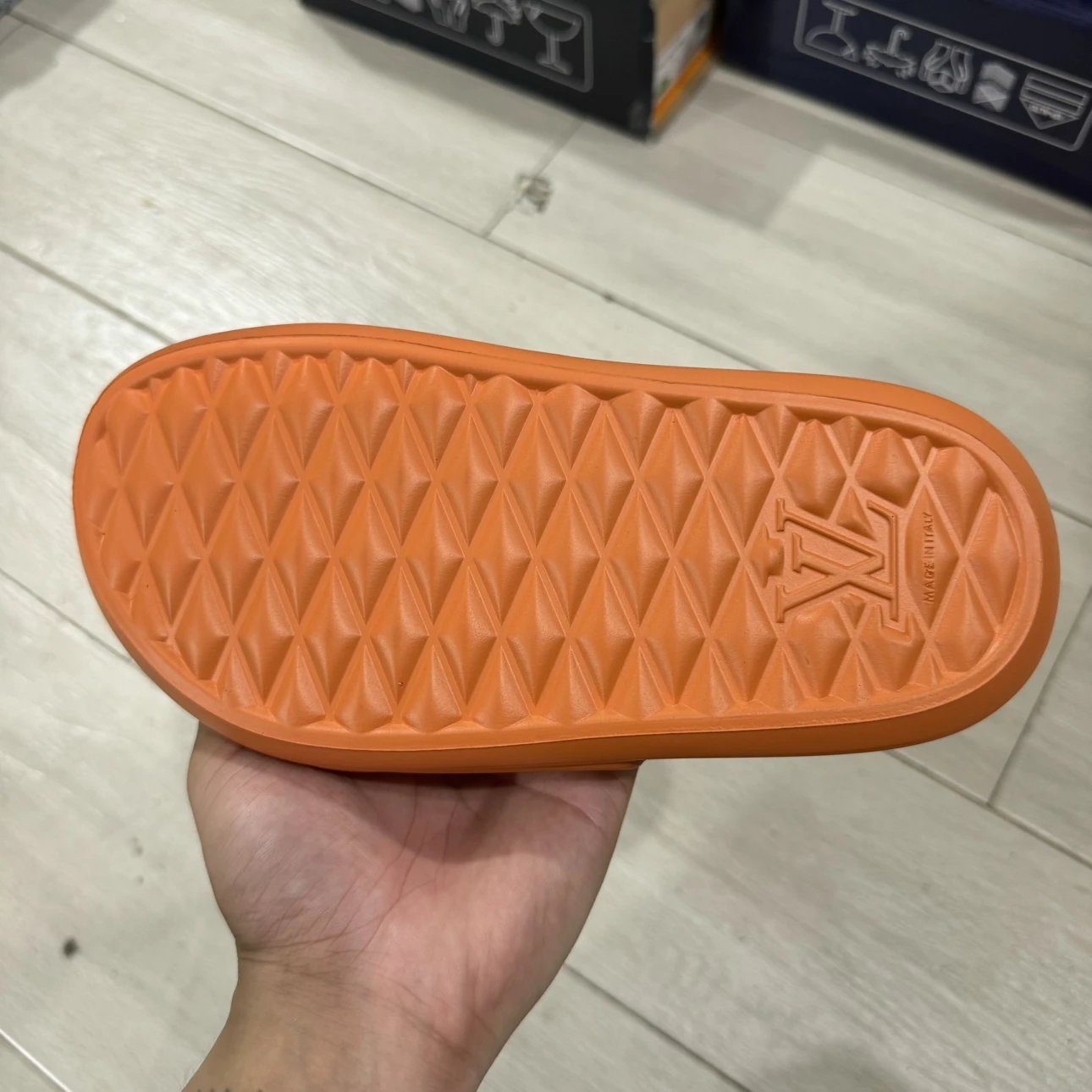 Chinelo Lv Orange