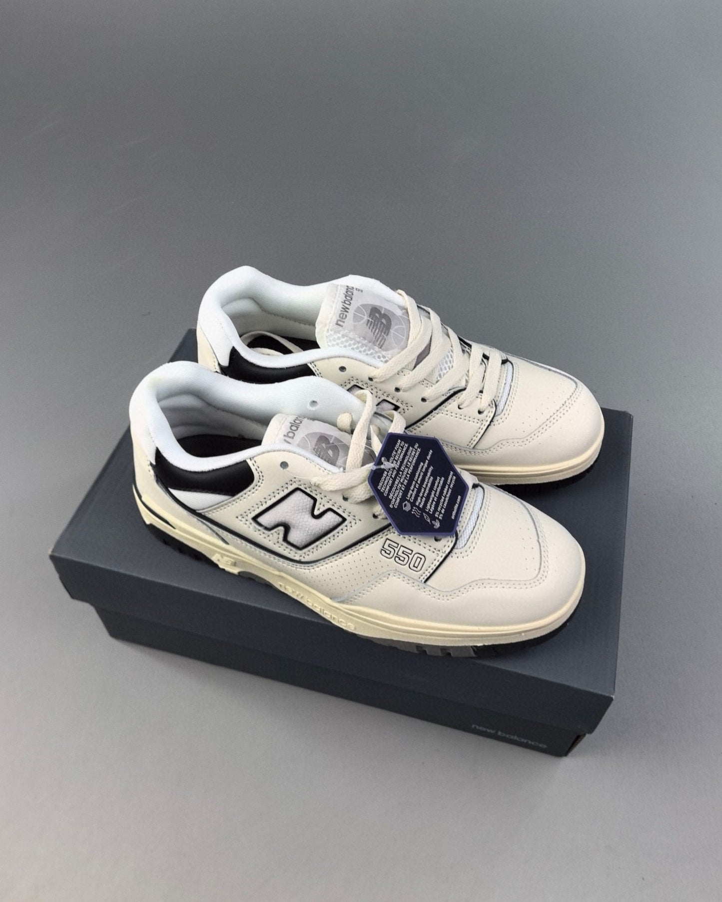 550 White Black