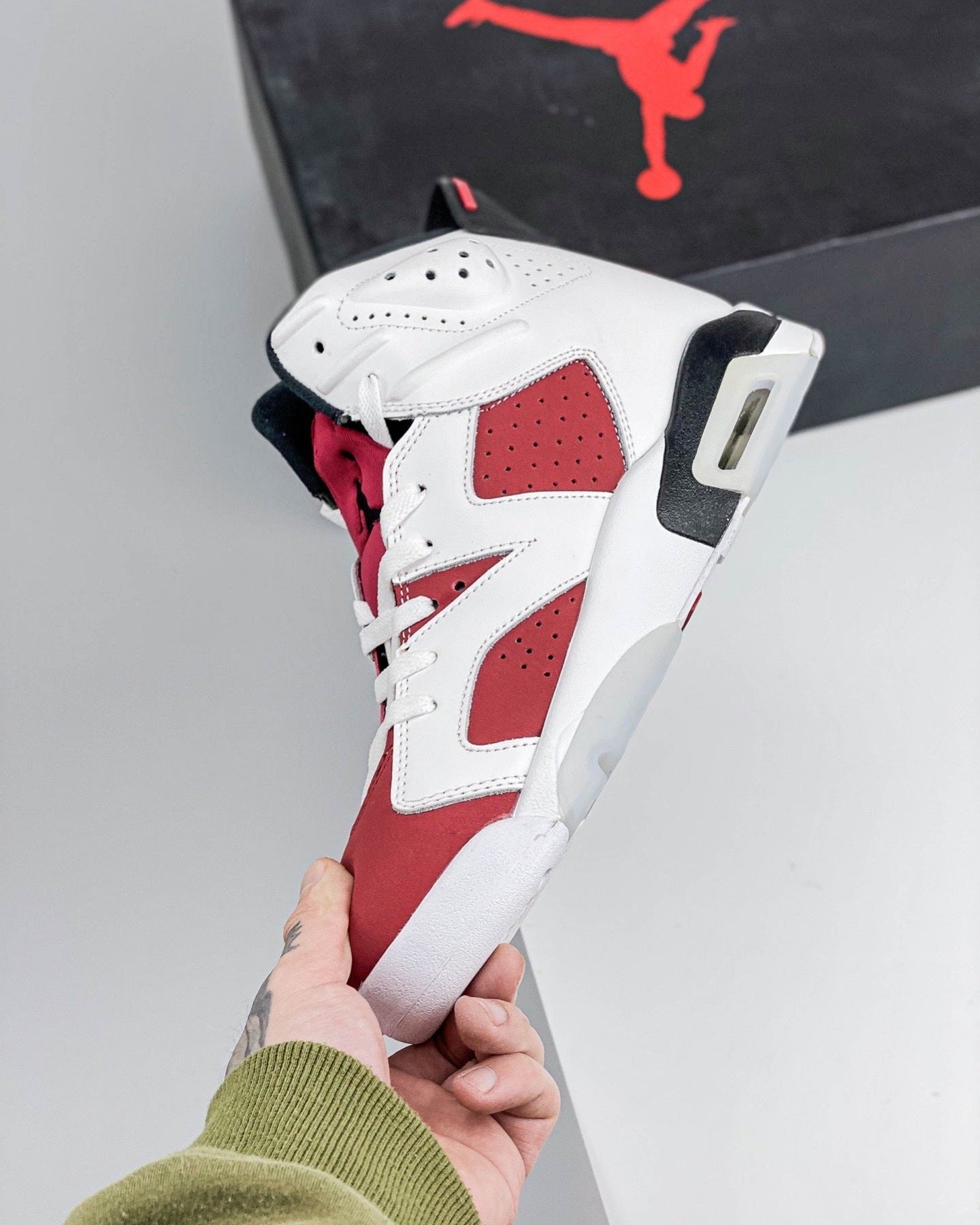 AJ6 White and Red