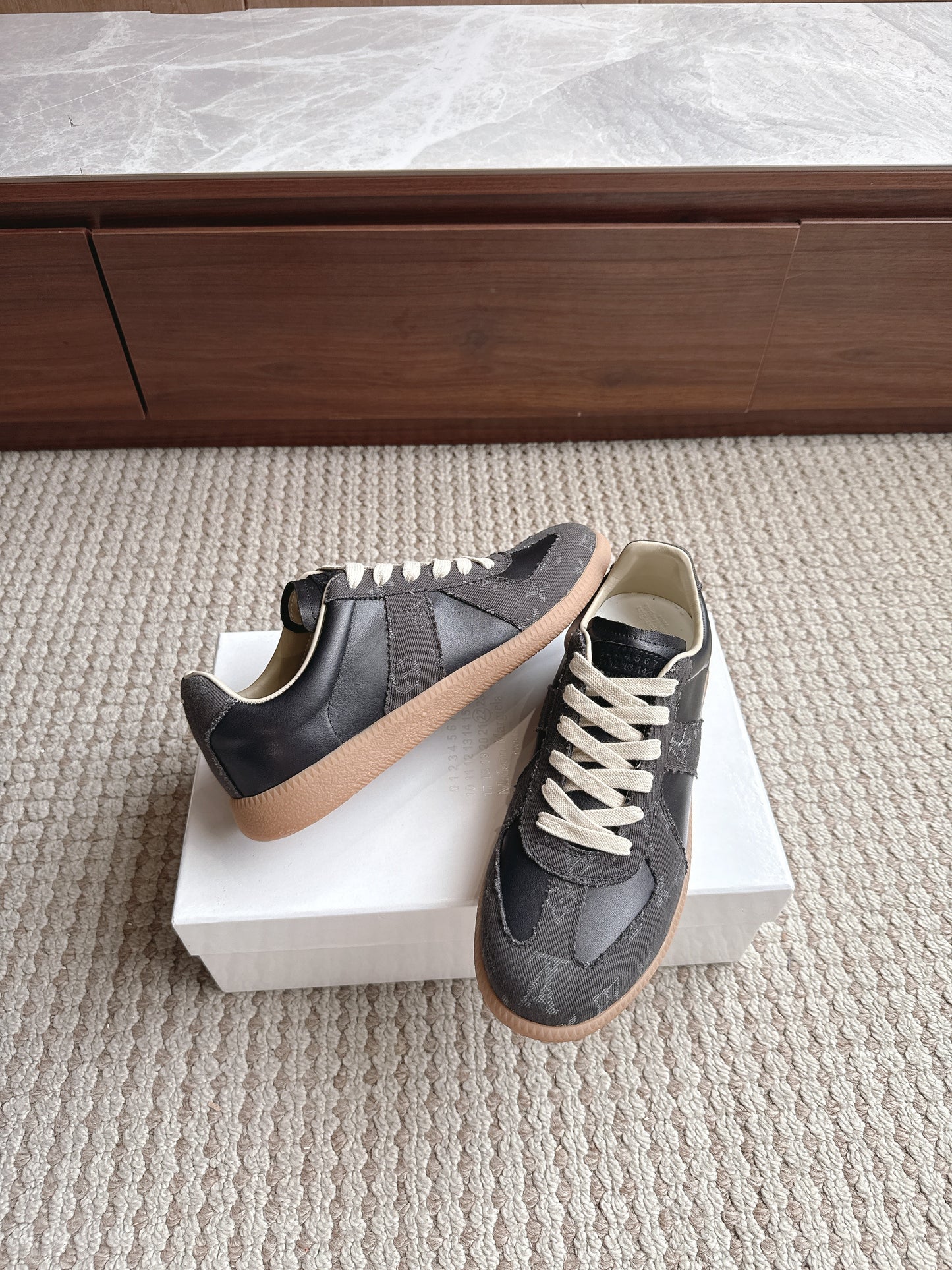 Maison L V Black