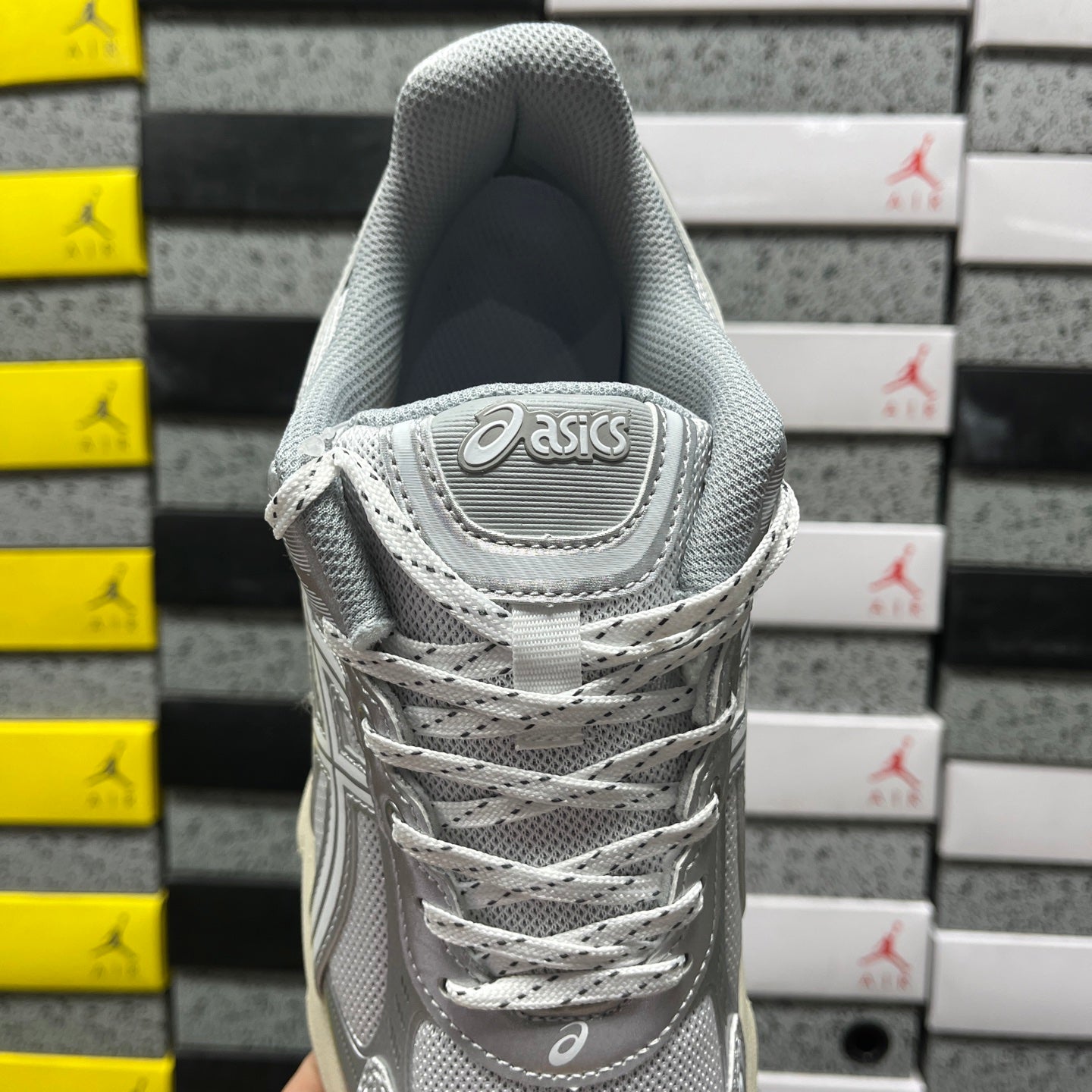 Gel-Kinetic Fluent White and Silver