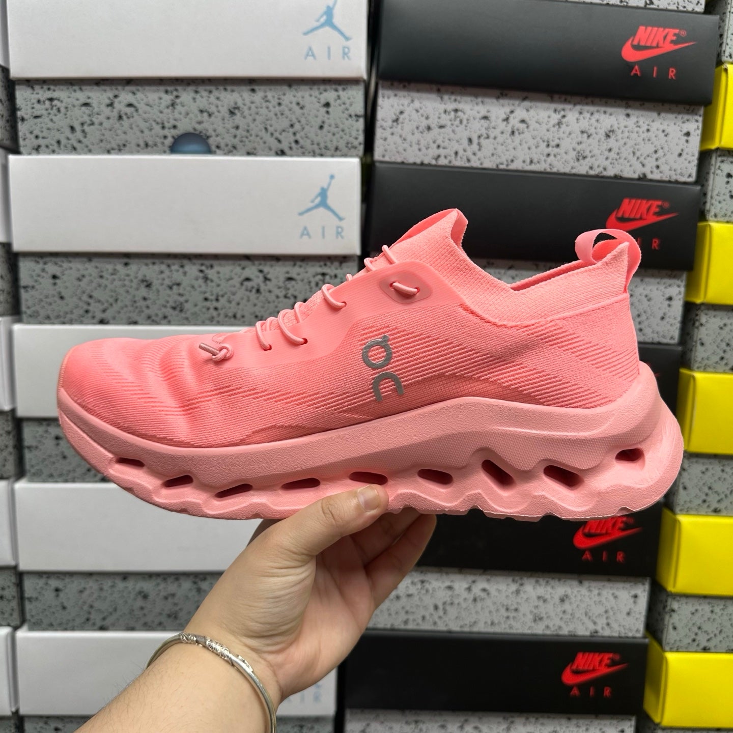 Cloudtilt Loewe Pink