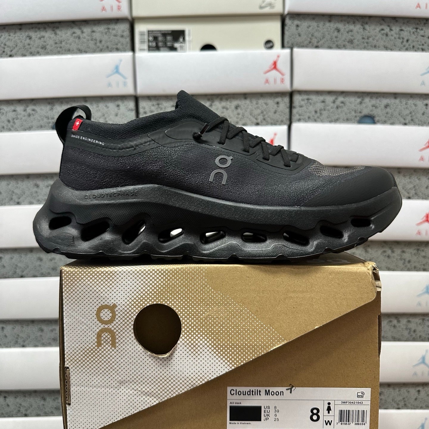 On Running Cloudtilt Remix Triple Black