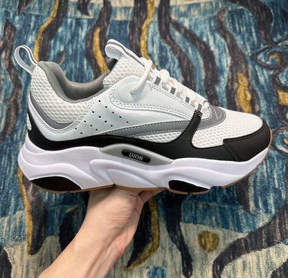 B22 White and Black