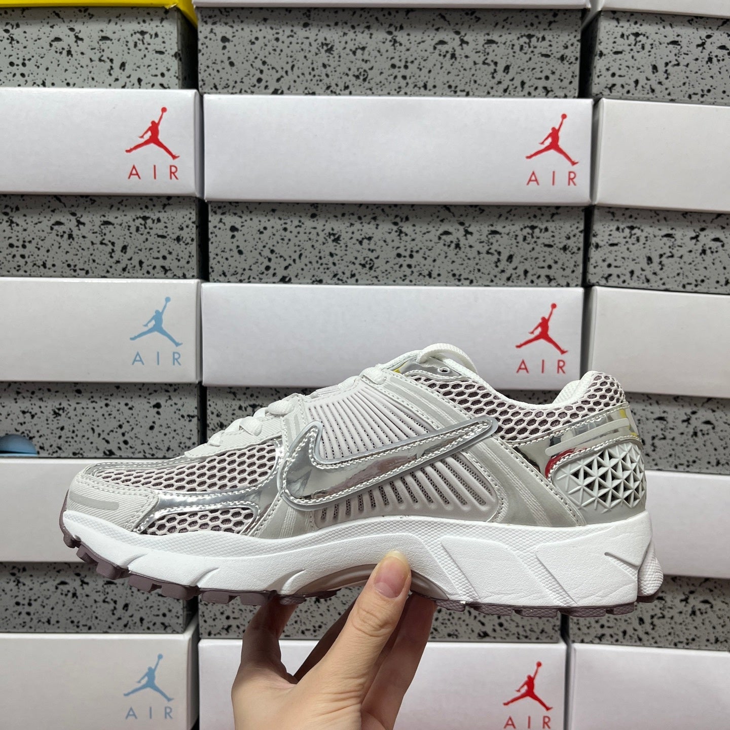 Vomero 5 Grey Metallic Silver