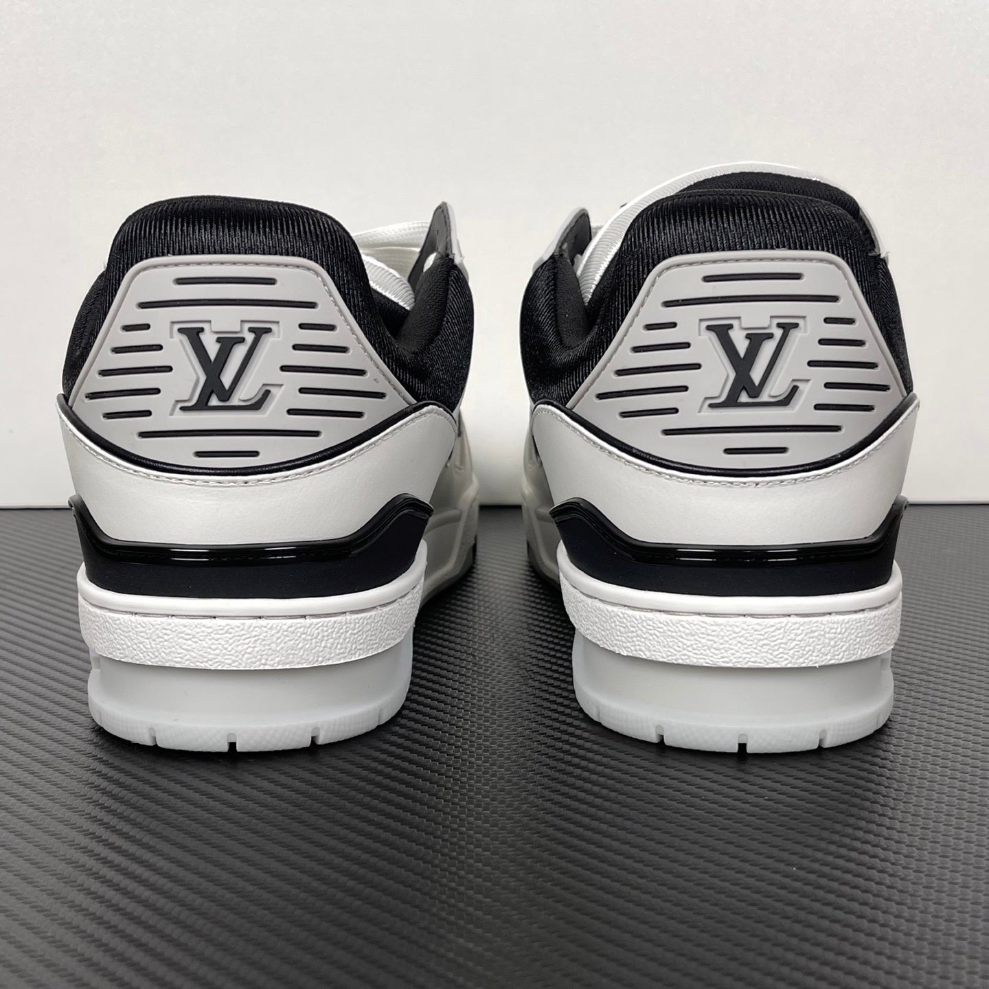 Trainer White and Black