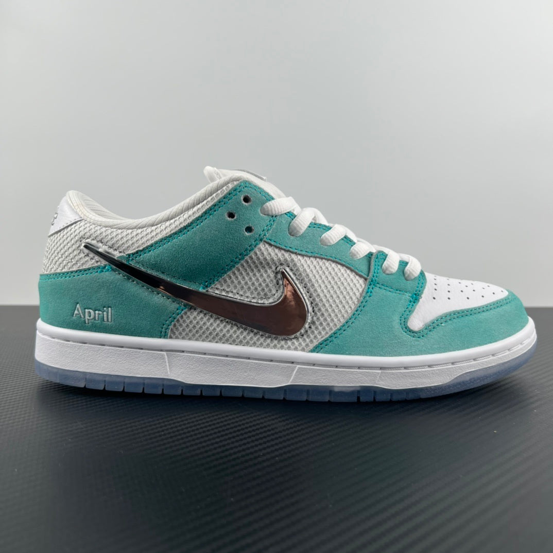 Dunk SB April