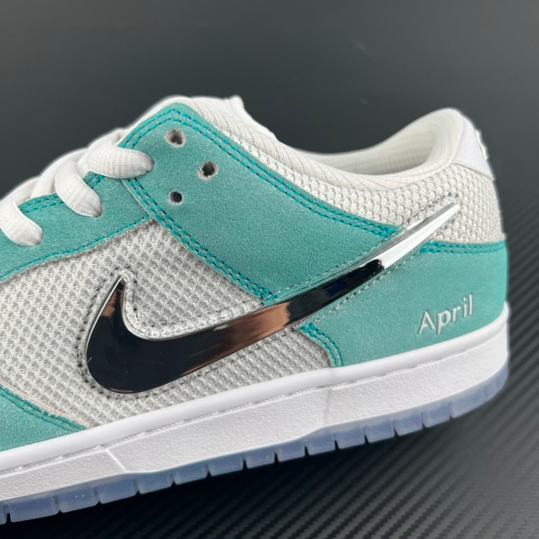 Dunk SB April