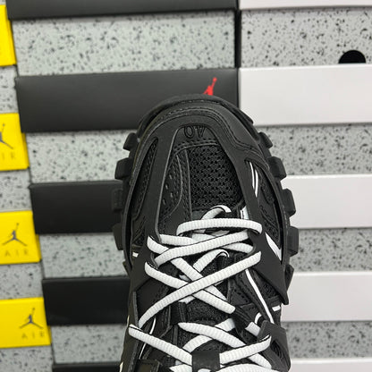 BLG Track White & Black