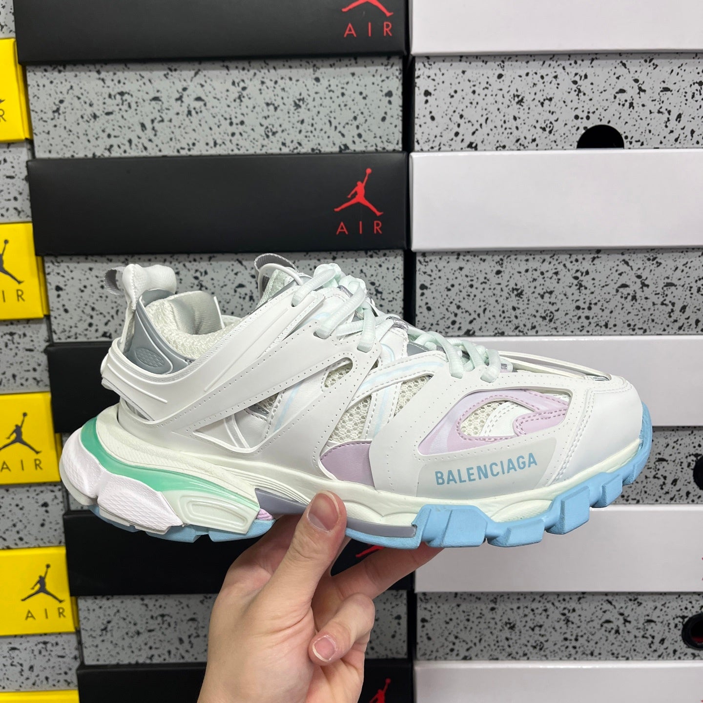 BLG Track Pastel