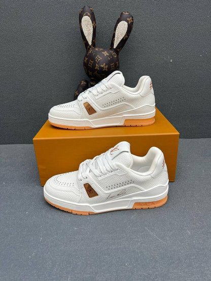 Trainer Orange