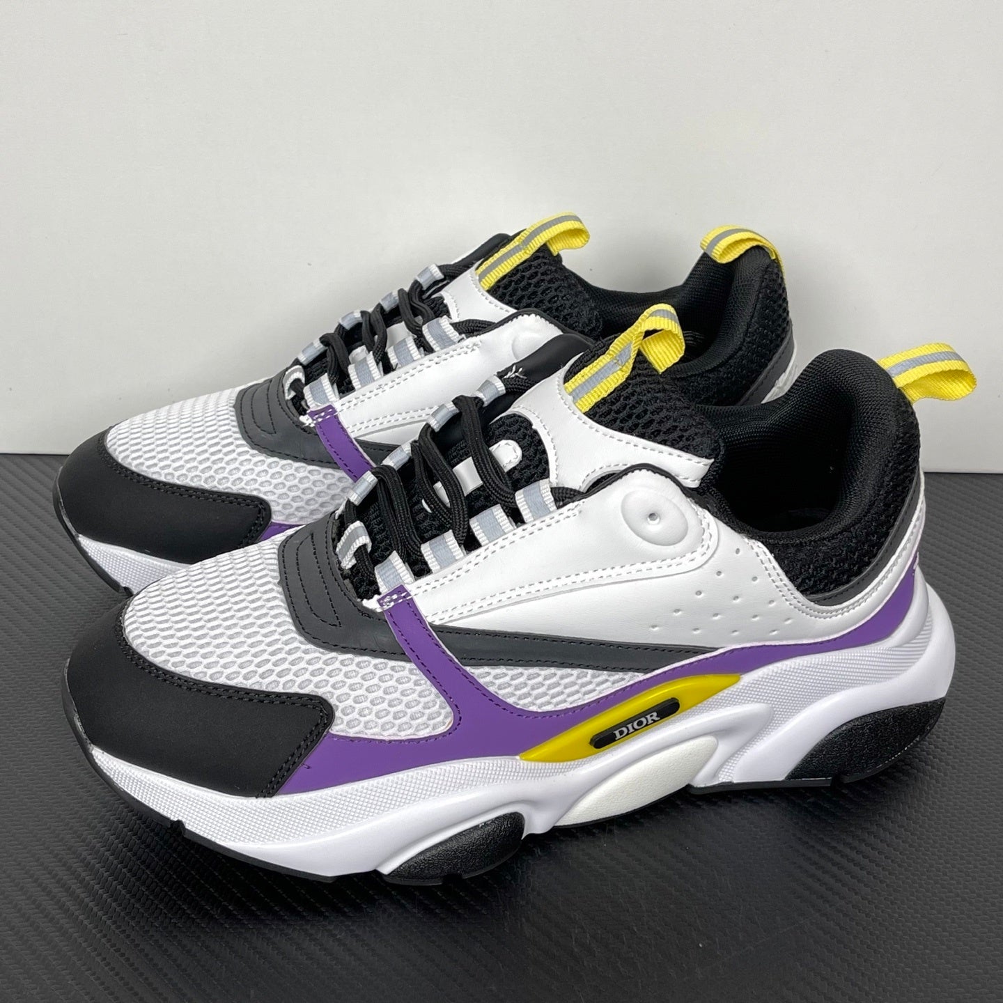B22 Violet White