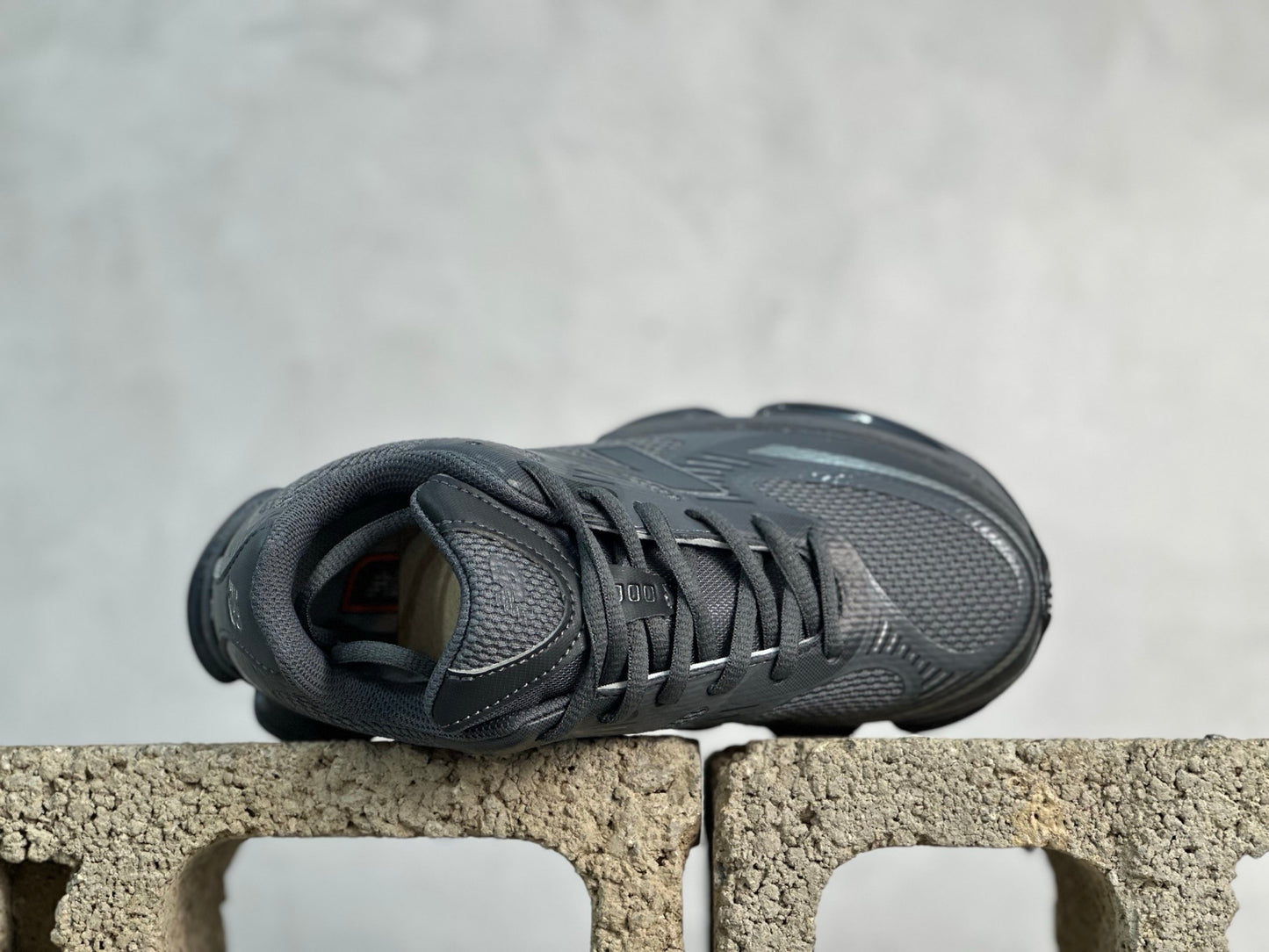2000 Black