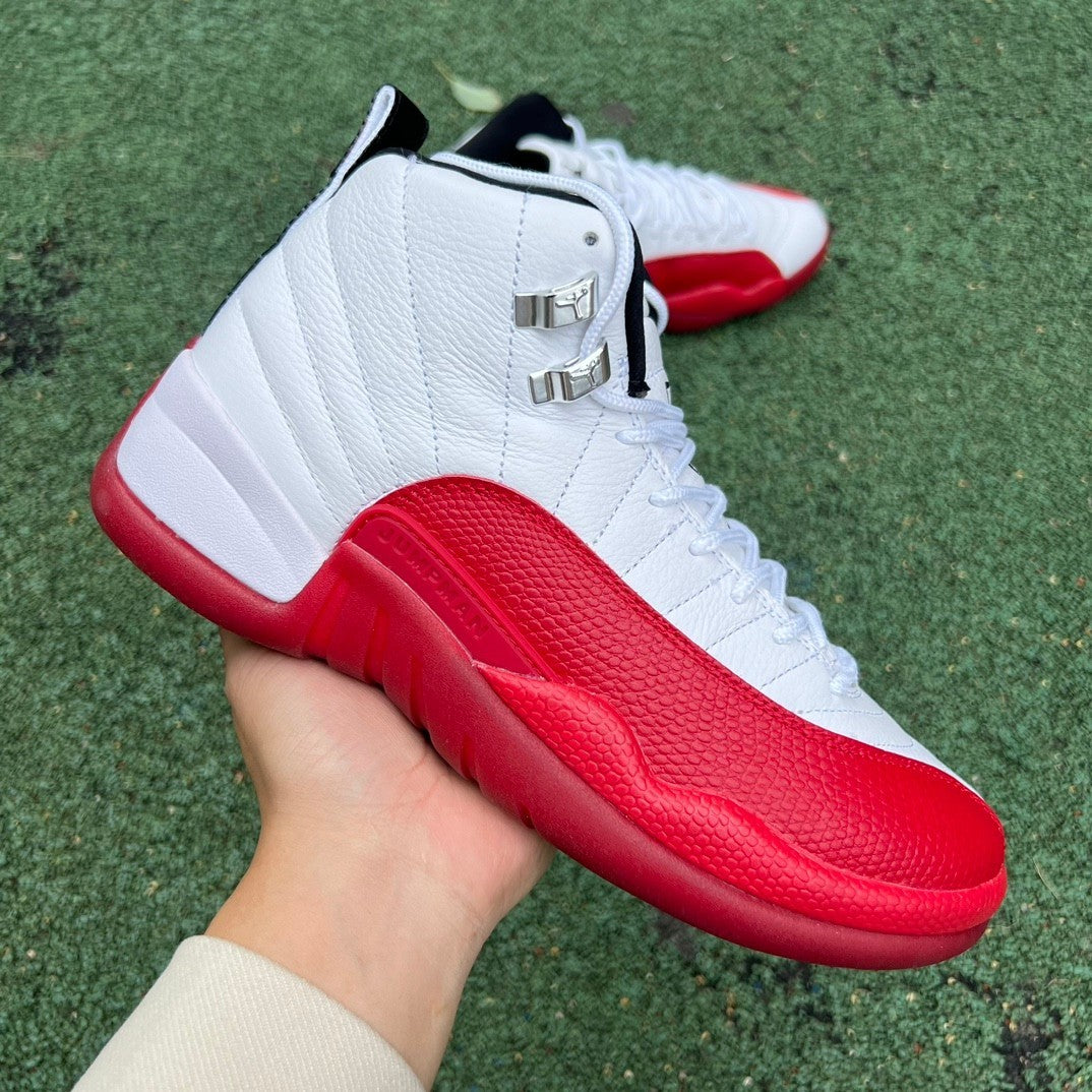 12 White Red