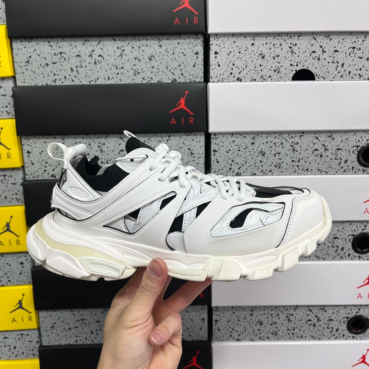 BLG Track Black White