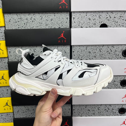 BLG Track Black White