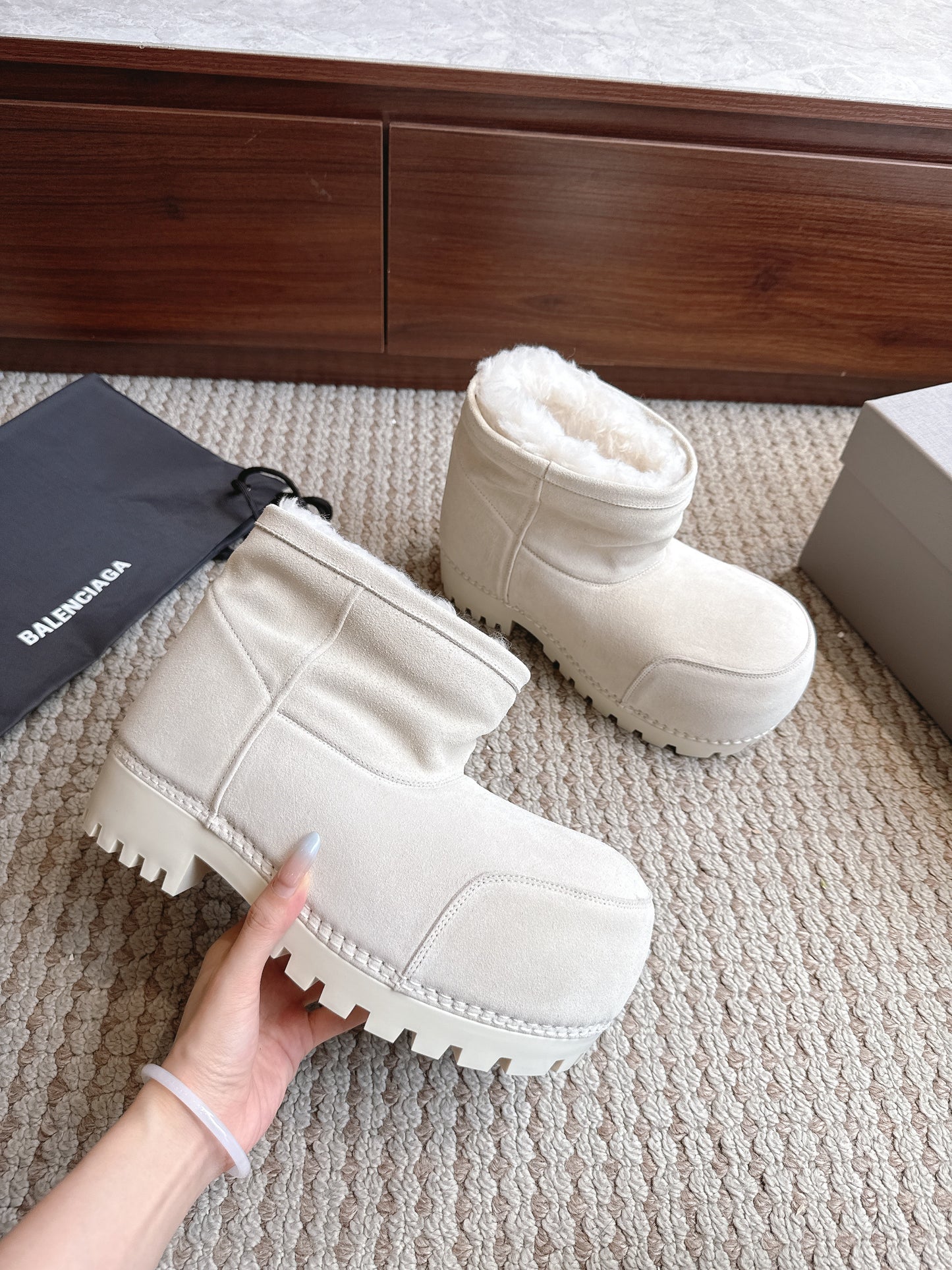 BLG Alaska Suede Boots White