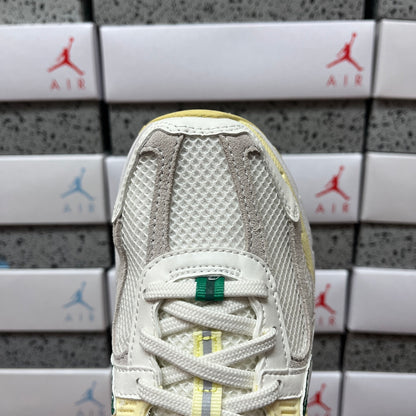 Vomero 5 White Machalite