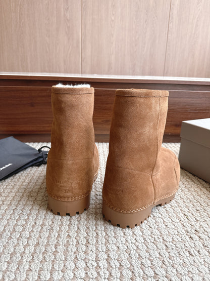 BLG Alaska Suede Boots