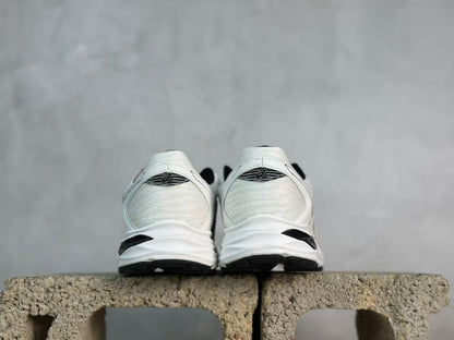 GEL-FLUX 4 White/Black