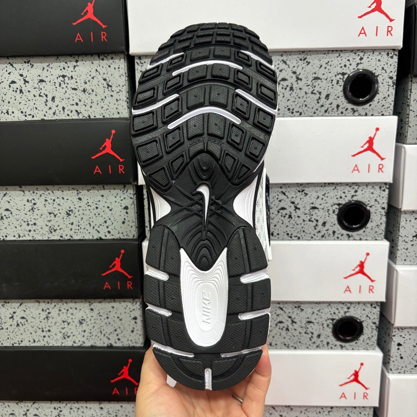 V5 RNR White / Black