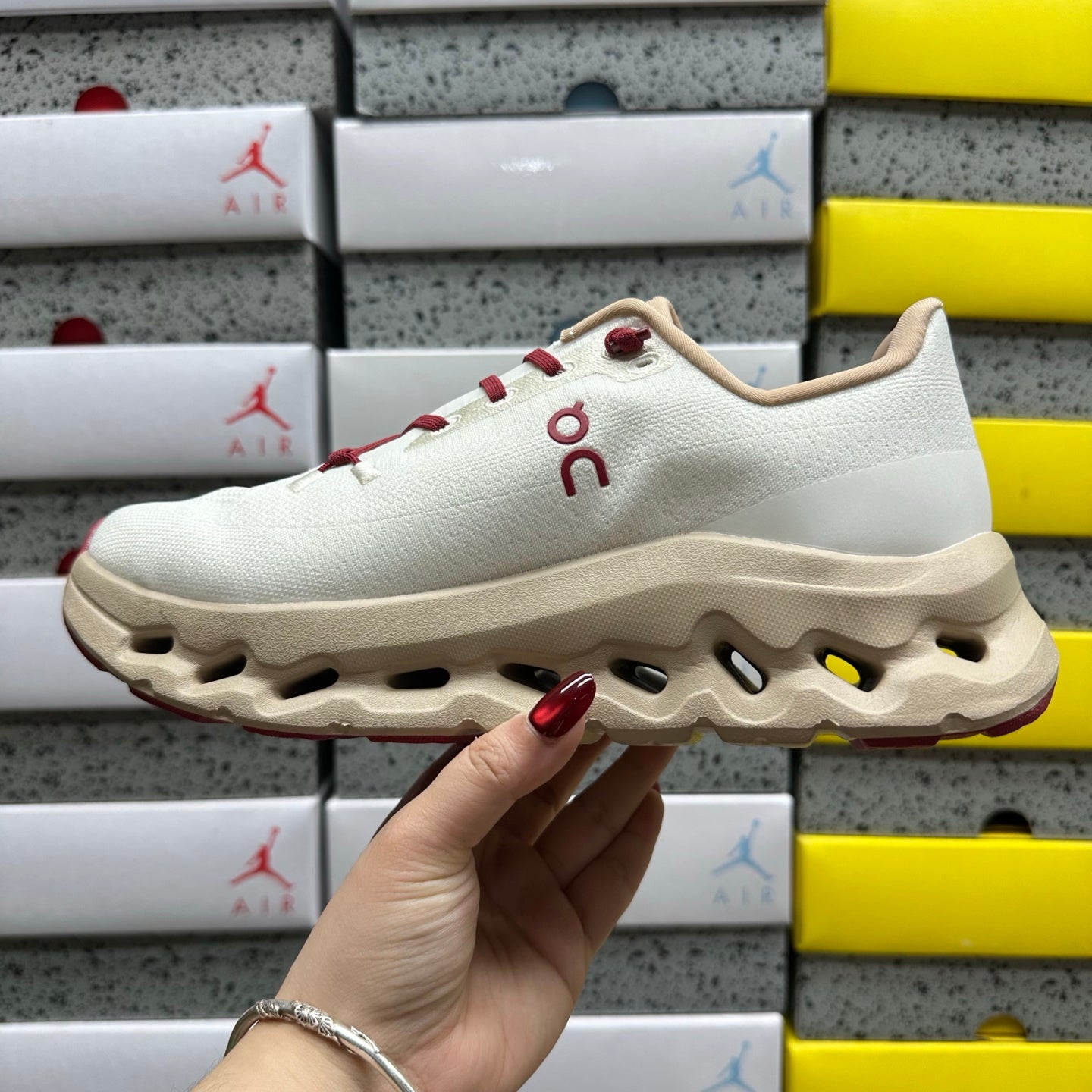 On Running Cloudtilt Remix White Red