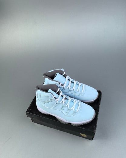AJ11 Retro High Blue